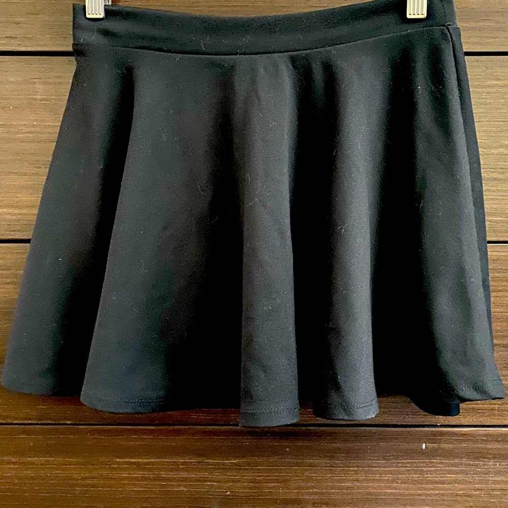 Simple black skirt.     NWOT